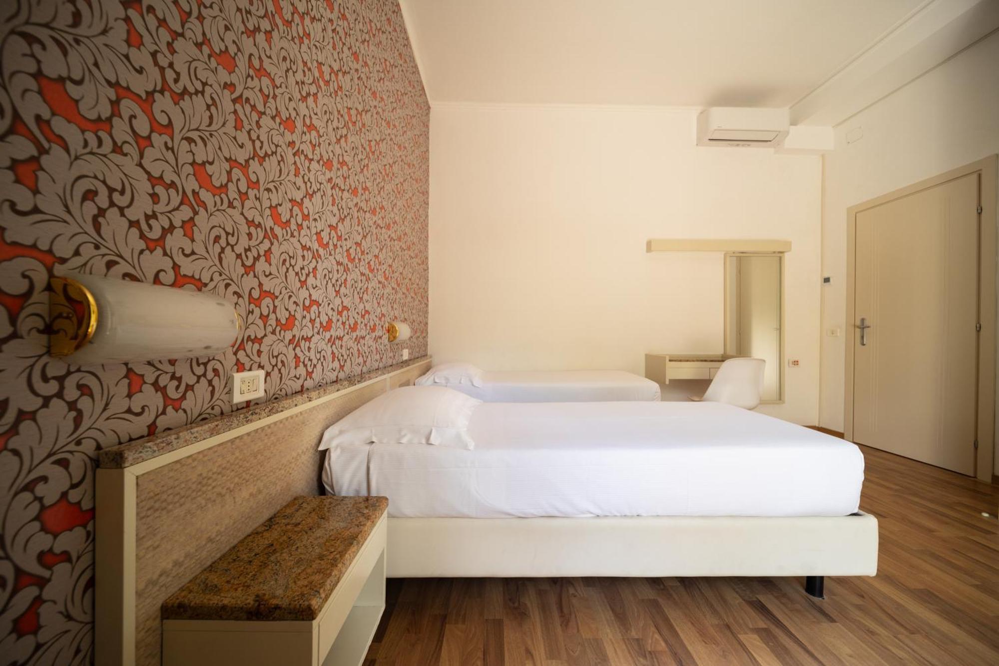Hotel Rosabianca Rimini Exteriör bild