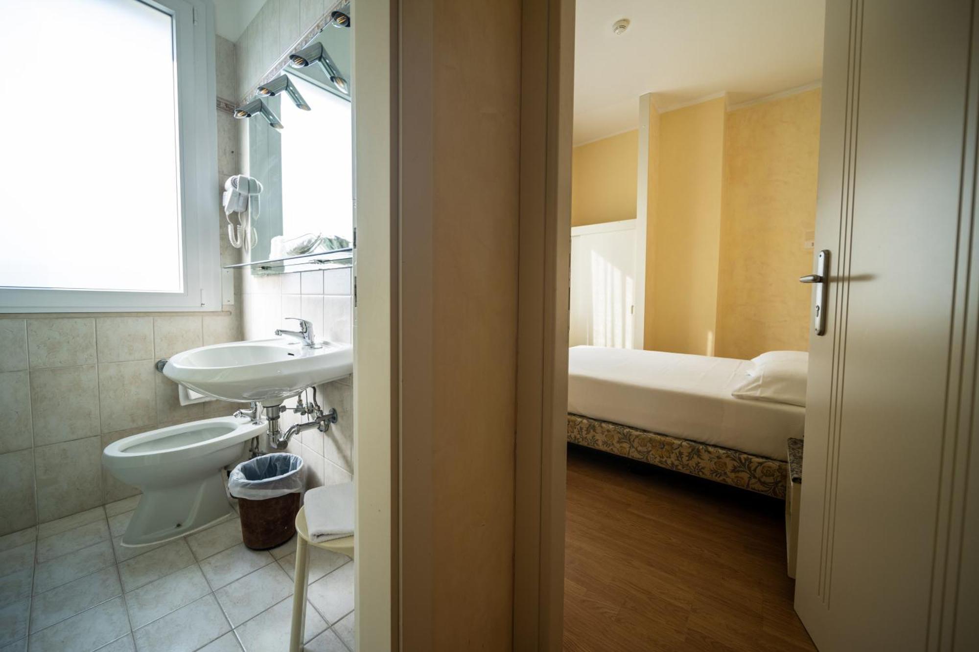 Hotel Rosabianca Rimini Exteriör bild
