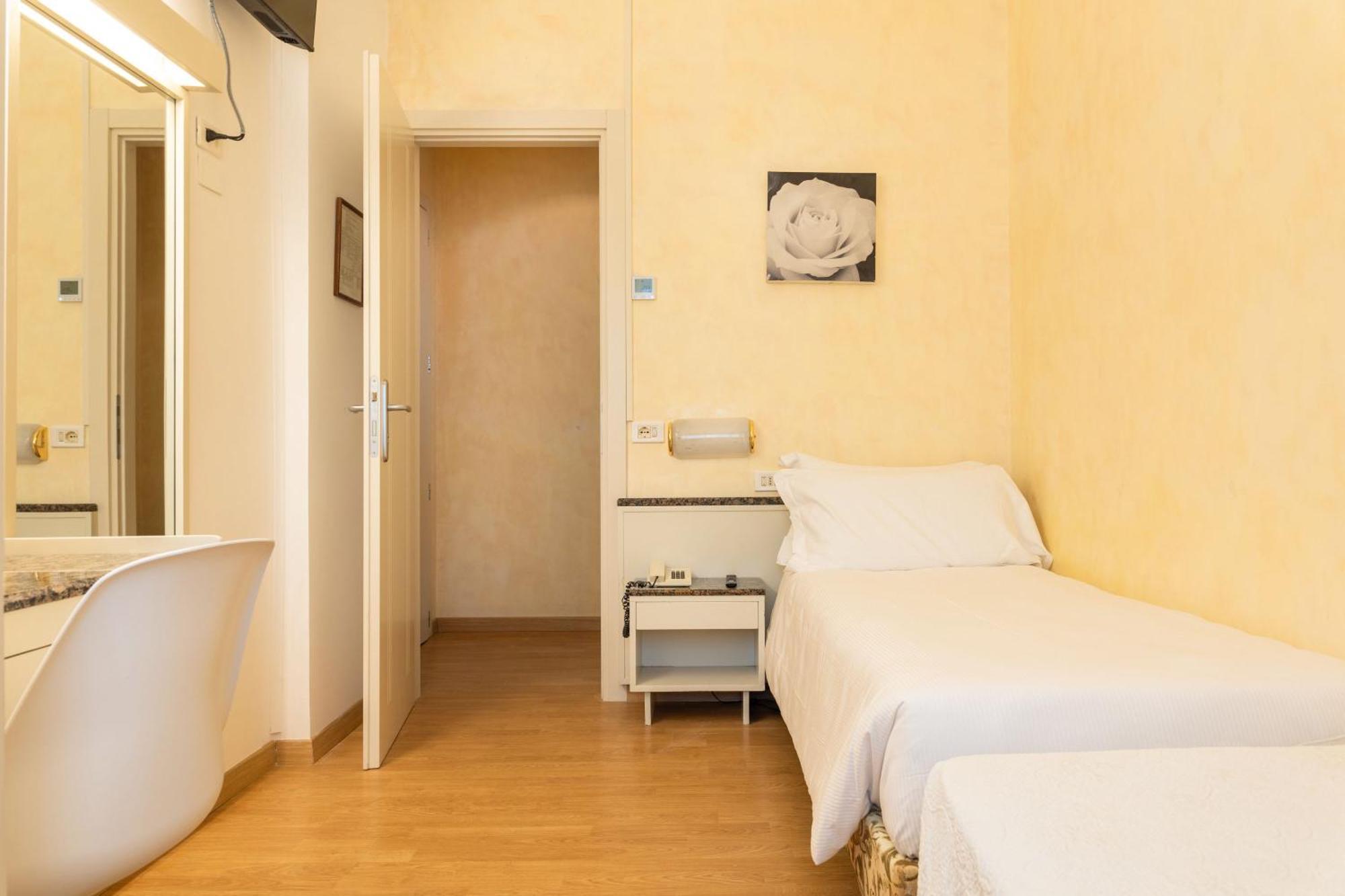 Hotel Rosabianca Rimini Exteriör bild