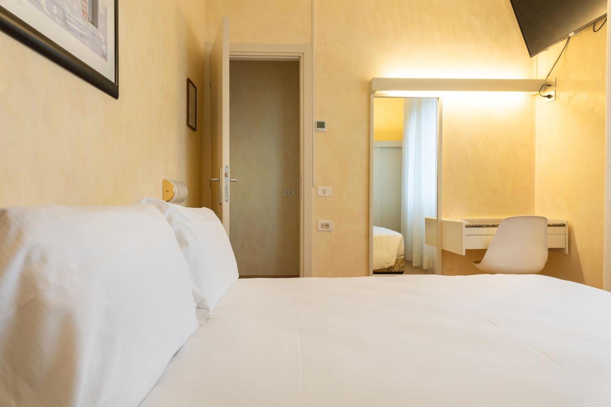 Hotel Rosabianca Rimini Exteriör bild